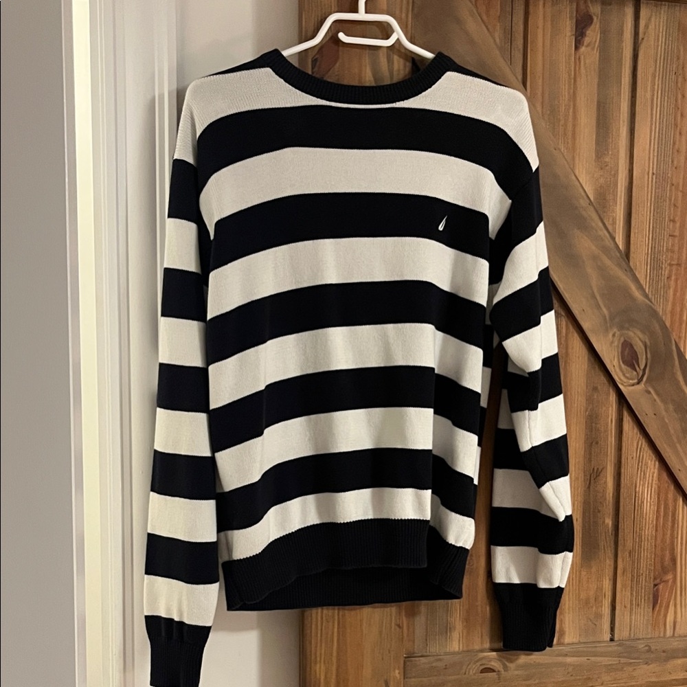 Nautica women’s oversized Striped Sweater - Navy and White